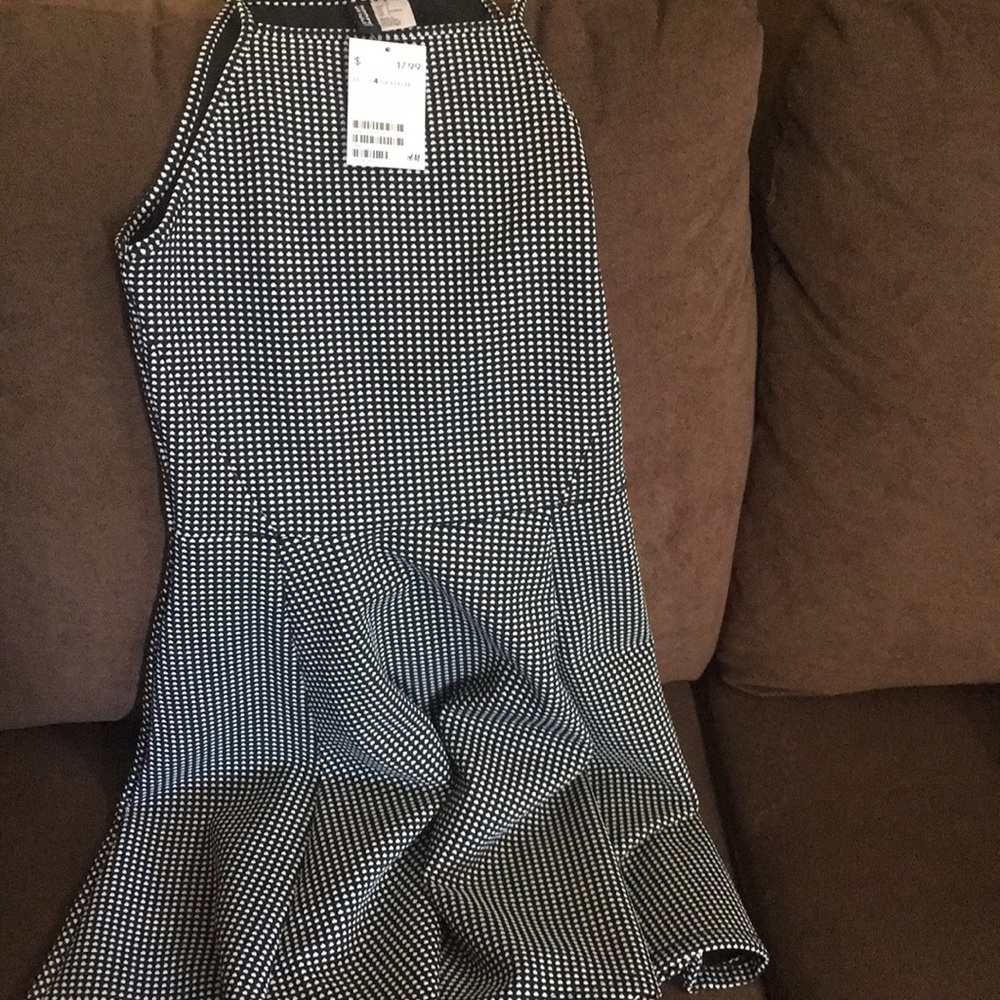 Size 4 H&M black and white pleated bottom dress